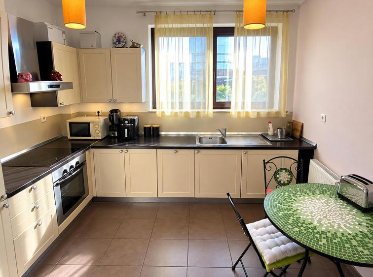 Apartament cu 3 camere semidecomandat în Kiseleff