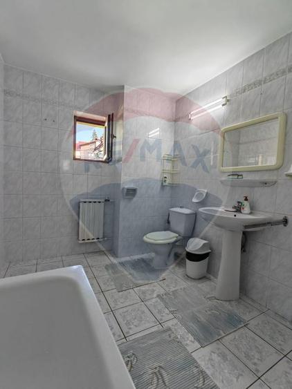 Casă individuală cu 14 camere cu Teren 1050 Mp în Cioplea