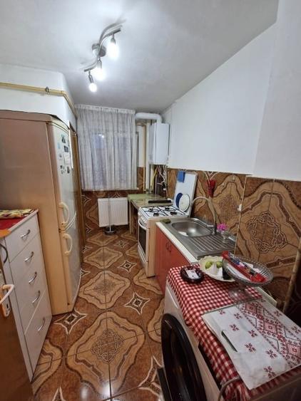 Apartament cu 2 camere semidecomandat, mobilat în Dâmbovița
