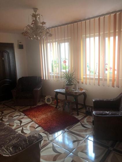 Casă cu 4 camere în Pescărești