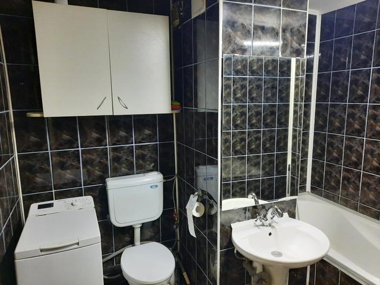 Garsonieră decomandată în Titan