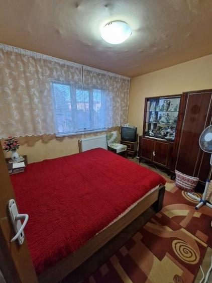 Apartament cu 2 camere semidecomandat, mobilat în Dâmbovița