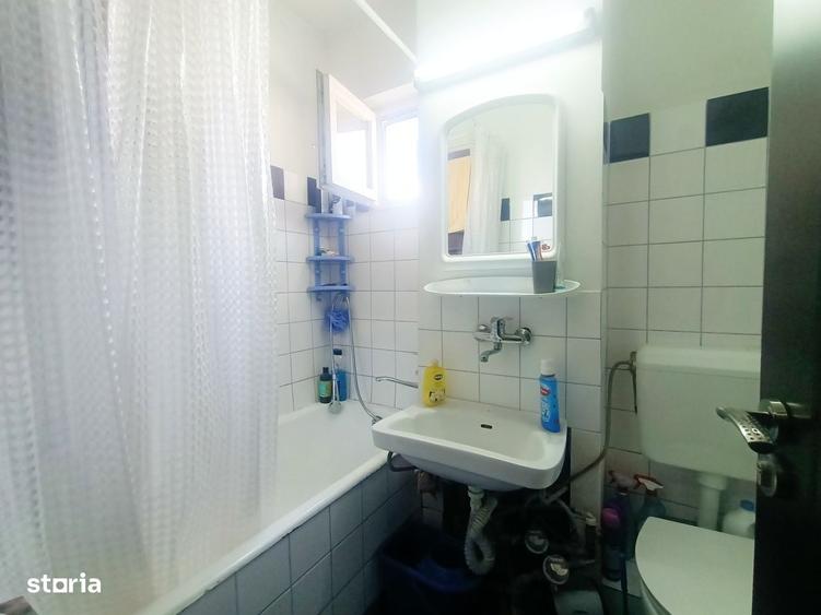 Apartament cu 2 camere semidecomandat în Aurel Vlaicu