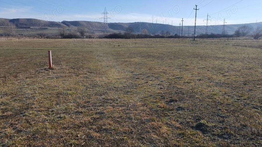 Teren de 2120 mp, în Petrești