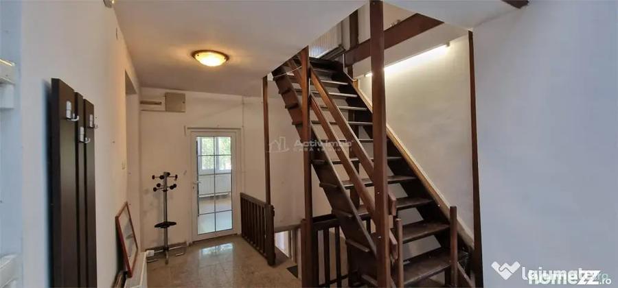 Casă cu 10 camere cu Teren 32 Mp în Muncitoresc