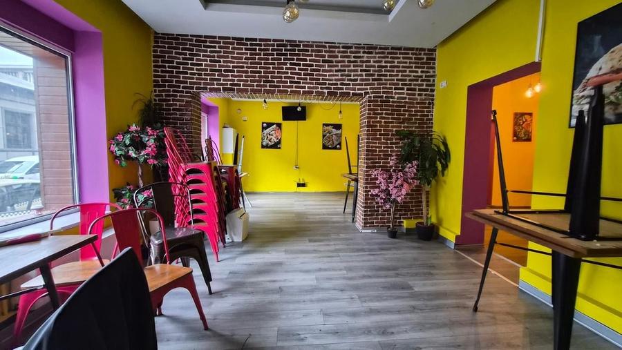 Apartament cu 4 camere semidecomandat în Central
