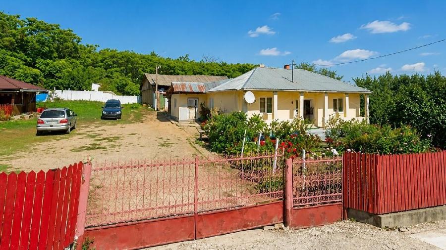 Casă individuală cu 3 camere cu Teren 4584 Mp în Slobozia Bradului