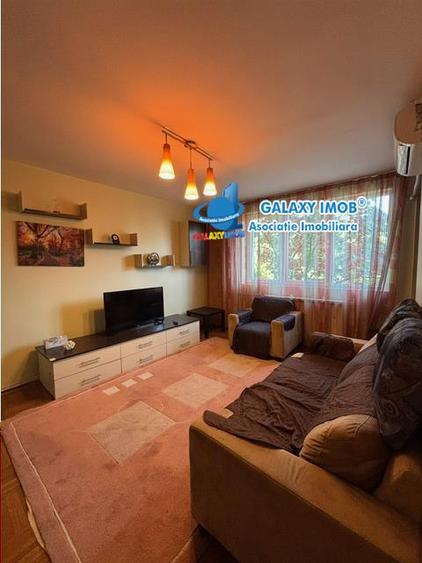 Apartament cu 3 camere semidecomandat, mobilat în Dristor