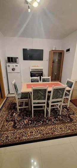 Apartament cu 3 camere decomandat în Astra