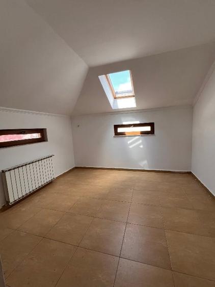 Casă individuală cu 5 camere cu Teren 783 Mp în Roșu