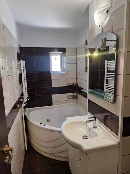 Apartament cu 2 camere decomandat în Nicolina