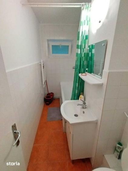 Apartament cu 2 camere semidecomandat în Girocului
