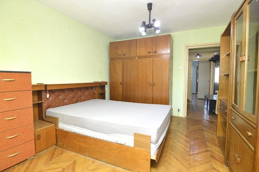 Apartament cu 3 camere decomandat, mobilat în Decebal