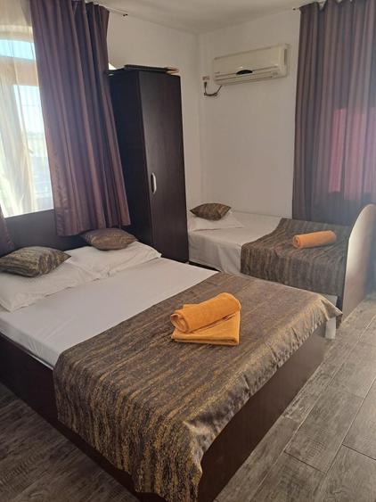 Casă cu 4 camere în Palazu Mare