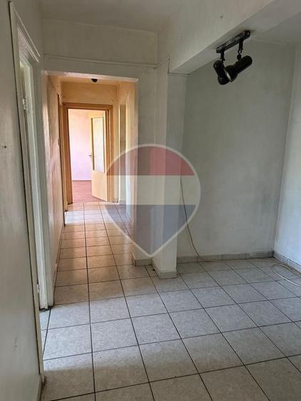 Apartament cu 3 camere decomandat în Rogerius