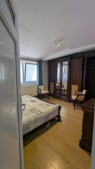 Apartament cu 3 camere semidecomandat în Mihai Bravu