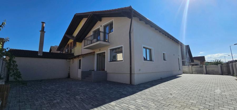 Casă individuală cu 5 camere cu Canalizare în Tineretului