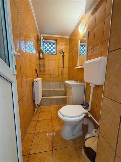Apartament cu 2 camere semidecomandat în Podu Roș
