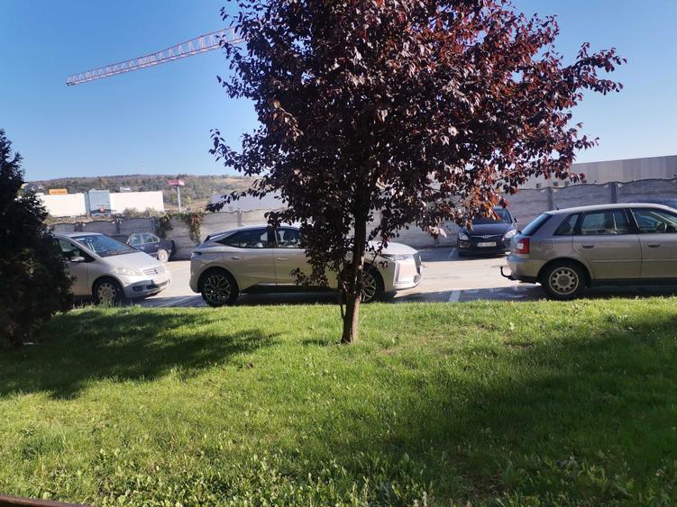 Apartament cu 2 camere semidecomandat în Iris