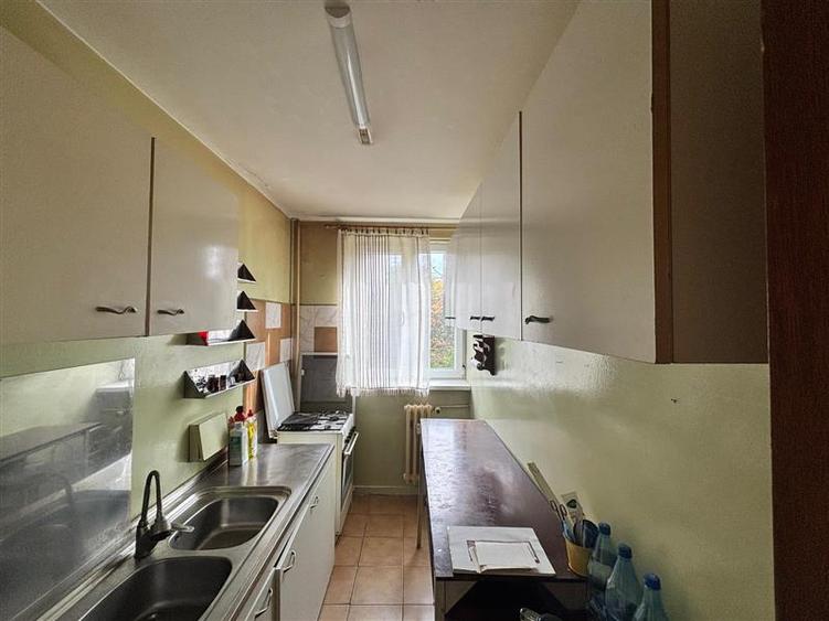 Apartament cu 3 camere decomandat în Berceni
