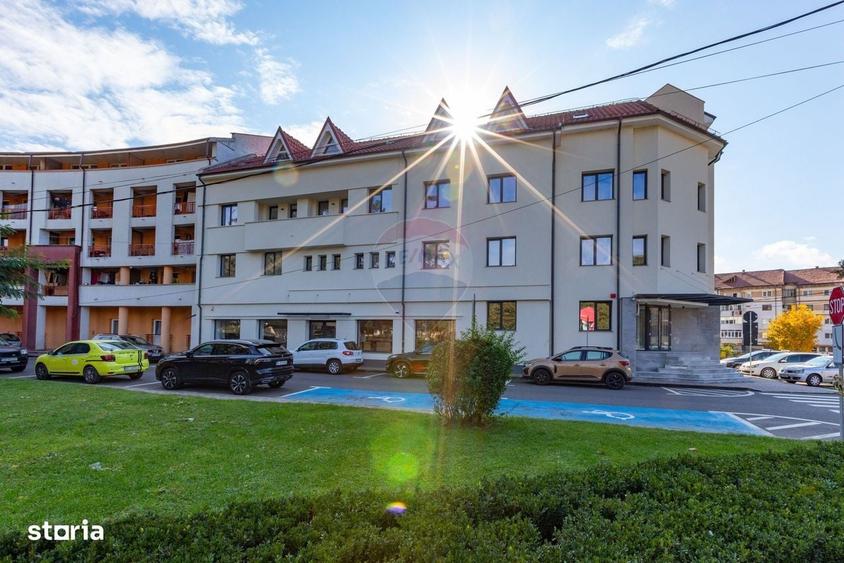 Spațiu comercial, de 1,200 mp, în Central