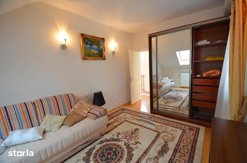 Casă cu 5 camere decomandat cu Teren 700 Mp în Central