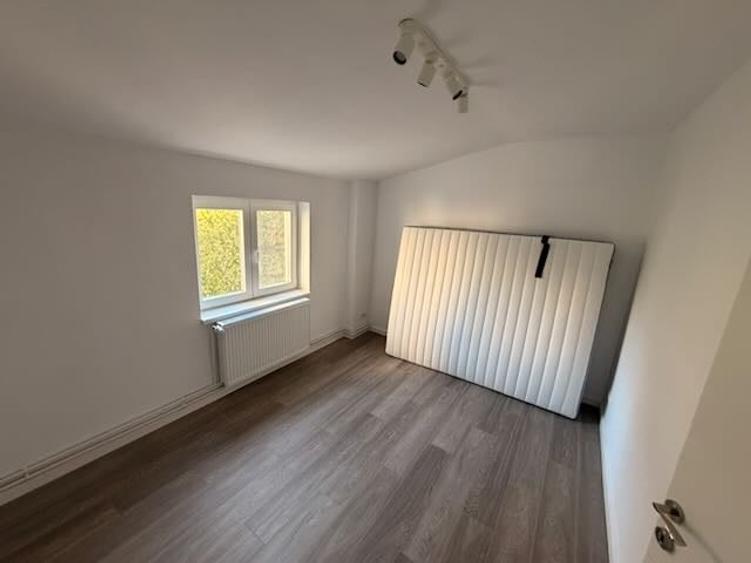Apartament cu 6 camere decomandat, mobilat în Clucerului