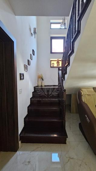 Casă individuală cu 4 camere cu Garaj în Mihai Bravu