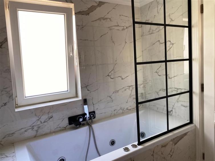 Apartament cu 3 camere decomandat, mobilat în Burdujeni