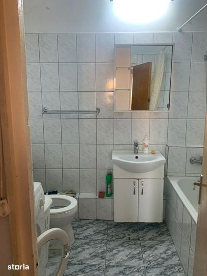 Apartament cu 2 camere decomandat în Tei