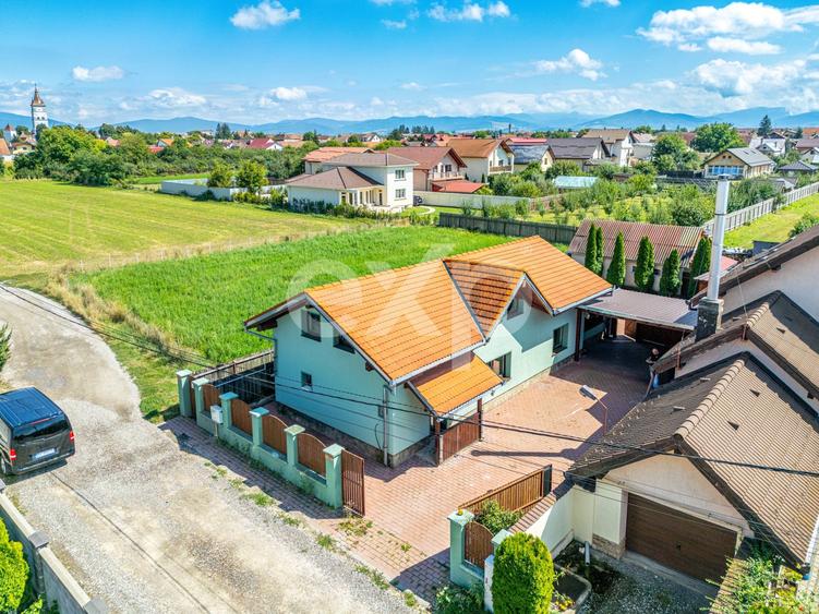 Casă individuală cu 5 camere cu Canalizare în Hărman