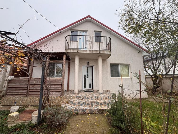 Casă cu 5 camere cu Canalizare în Poiana