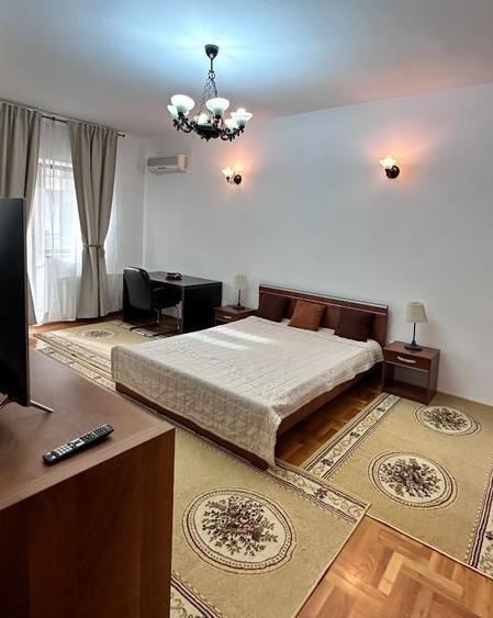 Apartament cu 3 camere semidecomandat, mobilat în Herăstrău