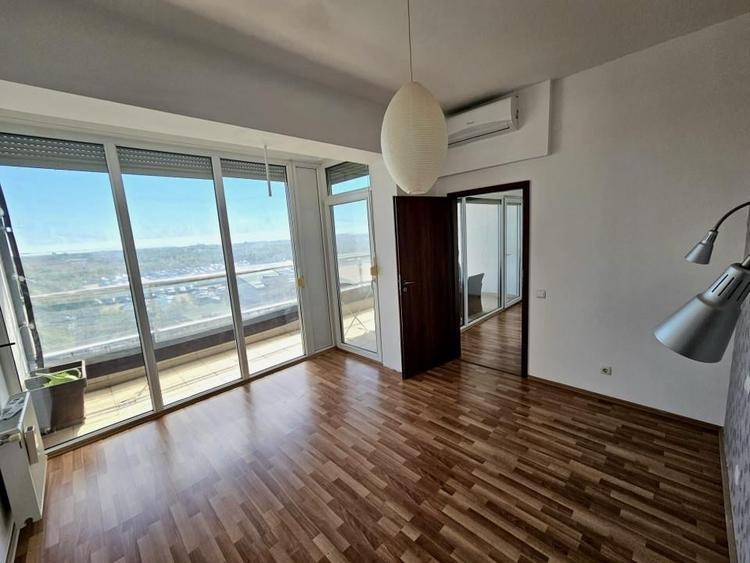 Apartament cu 3 camere decomandat, mobilat în Ferme