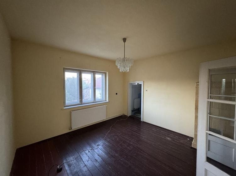 Casă cu 3 camere în Central