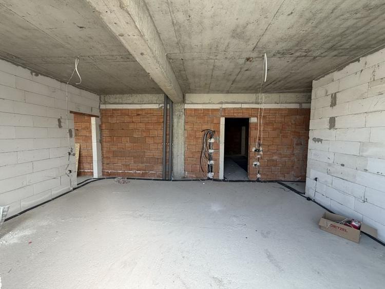 Penthouse cu 4 camere decomandat în Șelimbăr