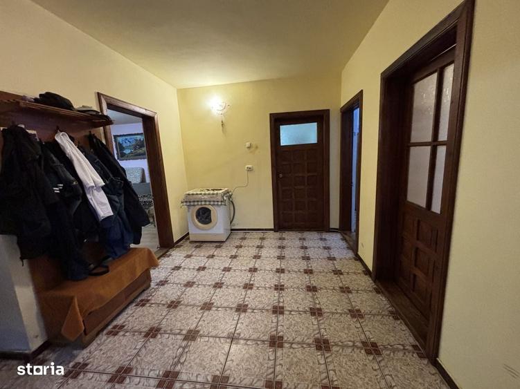Casă cu 4 camere cu Teren 186 Mp în Rovine