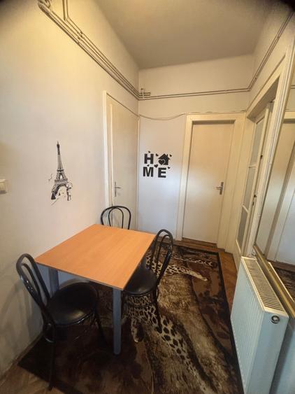 Apartament cu 3 camere semidecomandat în Central