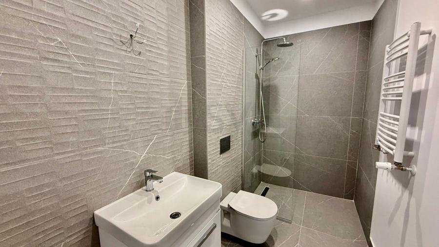 Apartament cu 4 camere decomandat în Aviației