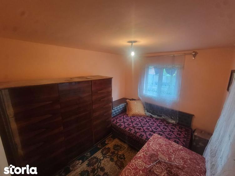 Casă cu 3 camere semidecomandat cu Teren 3197 Mp în Dumbrava