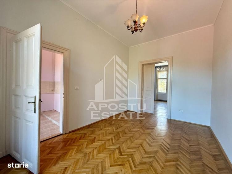 Apartament cu 4 camere în Ciupercenii Noi