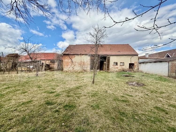 Casă individuală cu 4 camere cu Canalizare în Exterior Vest