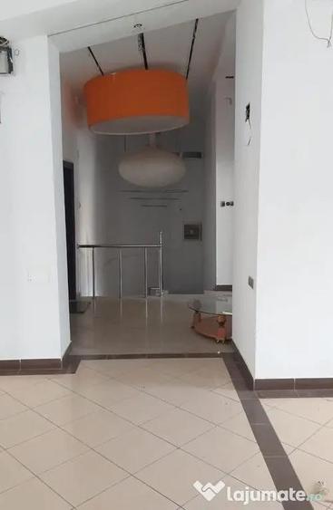 Spațiu comercial, de 570 mp, în Gara de Nord