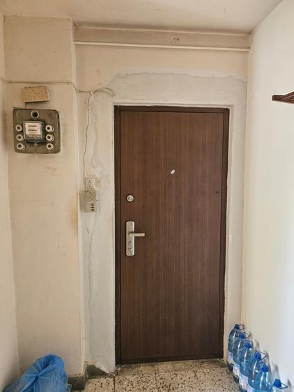 Apartament cu 3 camere semidecomandat în Titan
