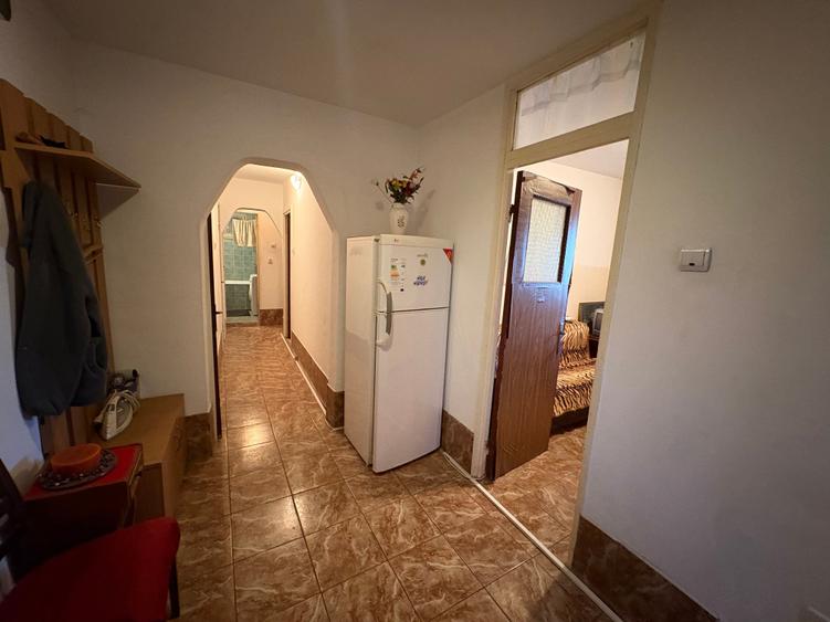 Apartament cu 3 camere decomandat în Lujerului