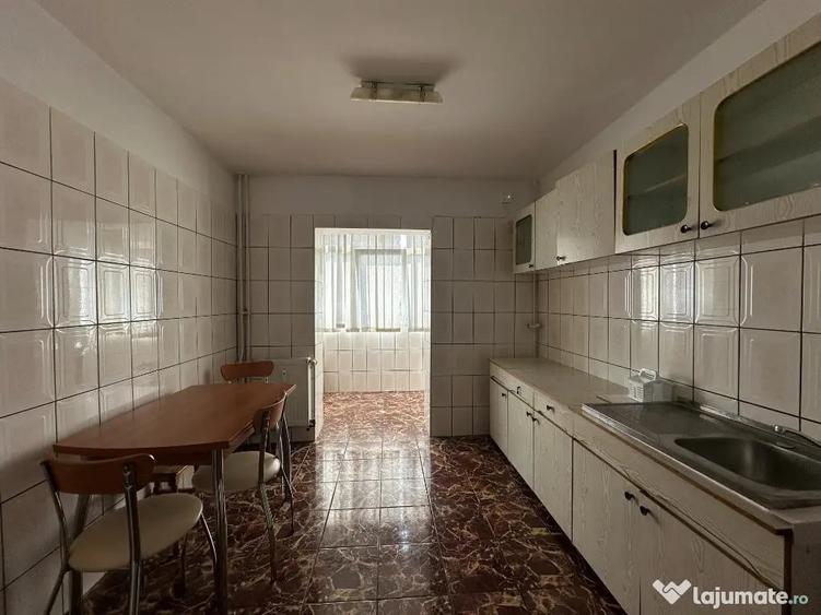 Apartament cu 2 camere decomandat în Malu Roșu