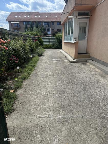 Apartament cu 4 camere în Florești