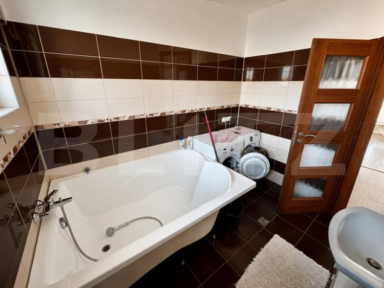Apartament cu 4 camere decomandat în Central