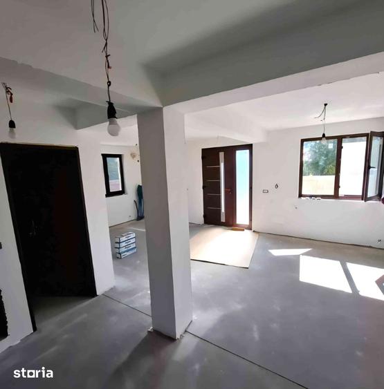 Casă cu 5 camere cu Teren 240 Mp în Câmpineanca