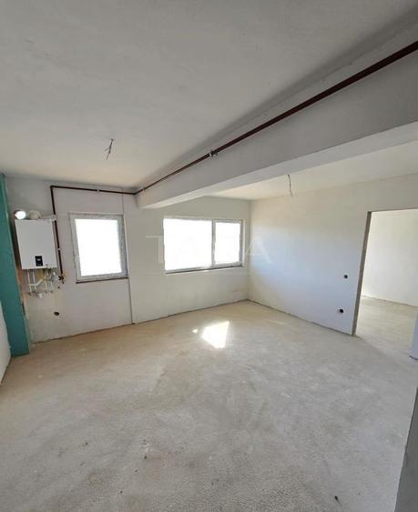Apartament cu 3 camere semidecomandat în Baciu